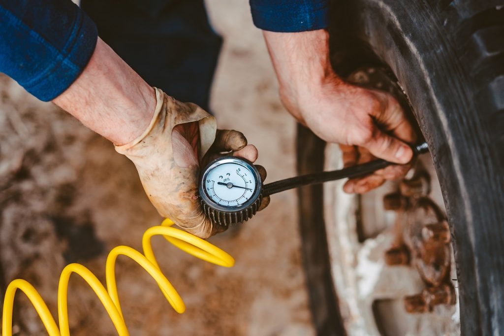 How on-board air compressors are used in off-roading image