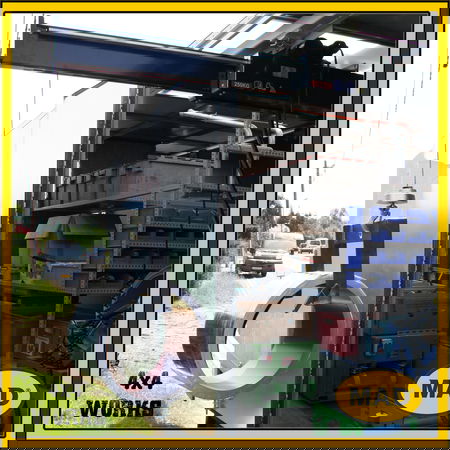 Van lifting and loading crane for vans and trailers
