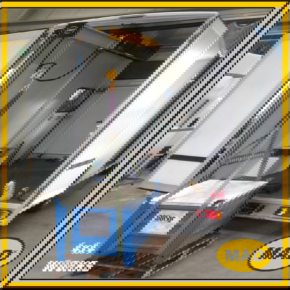Van lifting and loading crane for vans and trailers